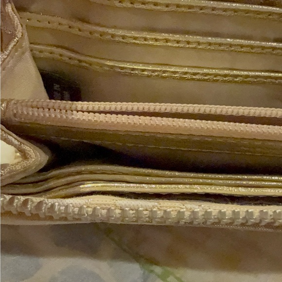 Coach 44874 Signature Poppy Heart Shimmer Khaki Gold Zip Wallet - Picture 4 of 8